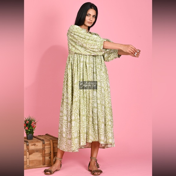 SOLD ***Green Floral Midi Dress - Picture 4 of 4